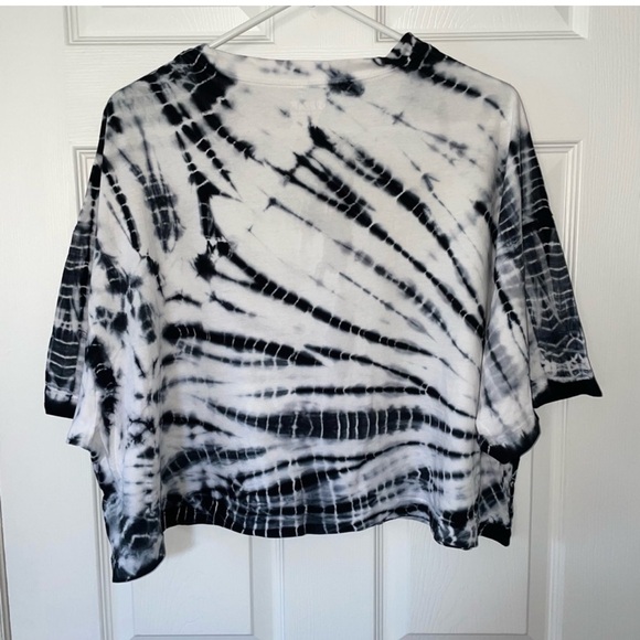 VS PINK || Like-New OSFA Cropped Tee - Picture 1 of 6